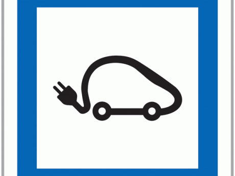 La Borne de recharge pour véhicules électriques est en service sur le parking de l'aire d'écomobilité